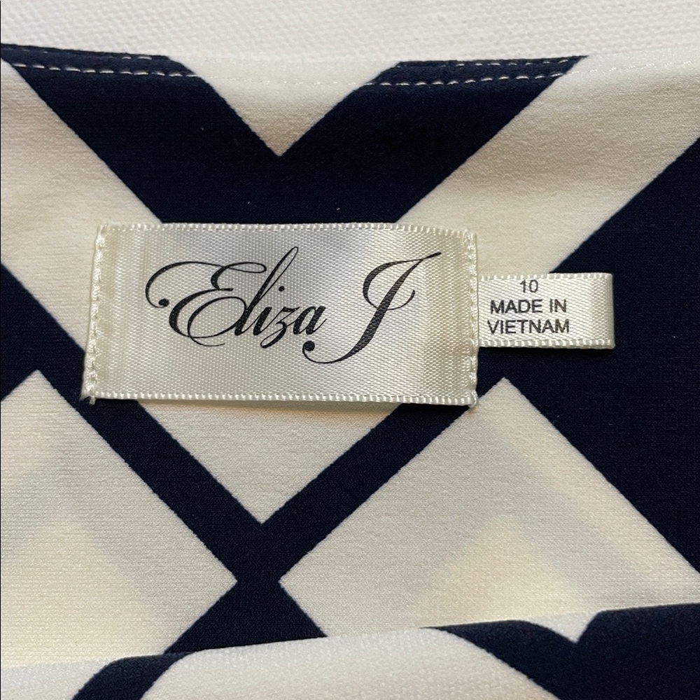 Eliza J shift dress Geometric, 3/4 sleeves, preppy, Excellent condition - Picture 9 of 9